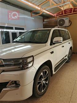 تۆیۆتا لاند کروزەر